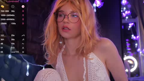 Snapshot of illegaldream chatting on 22, 12, 2025 Lindsey and Candice online show from 22, 12, 2025