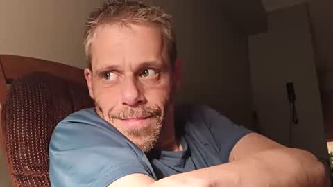 Ilovesquirterz1 online show from 9, 12, 2024