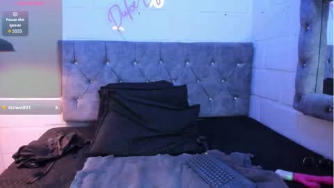 Mia online show from 12, 3, 2026