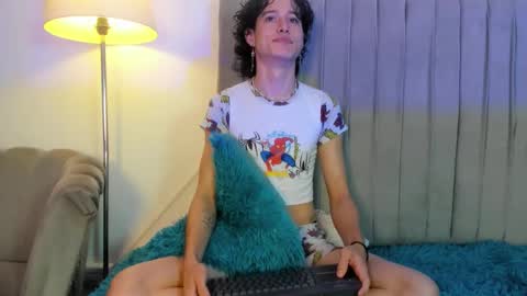 Perseo - Help me with 50 thumbs up online show from 11, 1, 2026