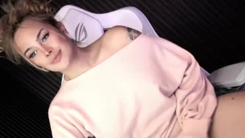 Candy Moore online show from 13, 4, 2026