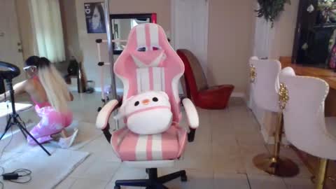 Snapshot of iman_love chatting on 2, 10, 2025 iman_love online show from 2, 10, 2025