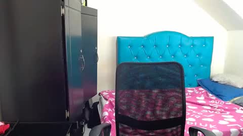 incubus_couple1 online show from 5, 1, 2025