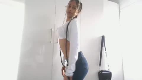 Snapshot of indanbella19 chatting on 24, 4, 2026 indanbella19 online show from 24, 4, 2026