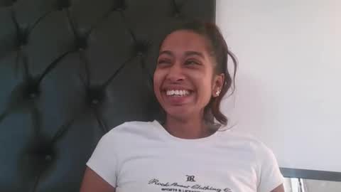 Snapshot of indanbella19 chatting on 15, 5, 2026 indanbella19 online show from 15, 5, 2026
