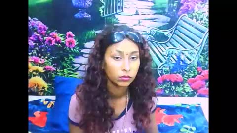 indiansexybutt4u2luv online show from 9, 2, 2026