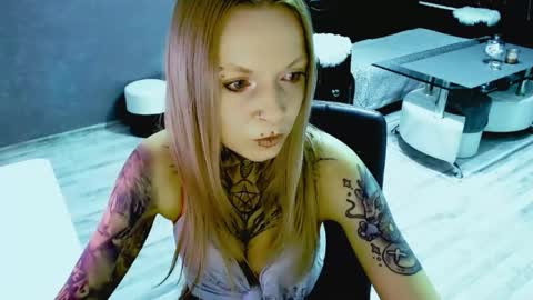 Snapshot of inesdesire chatting on 15, 10, 2025 InesDesire online show from 15, 10, 2025