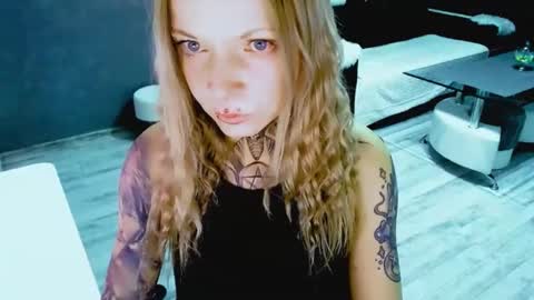 Snapshot of inesdesire chatting on 30, 10, 2025 InesDesire online show from 30, 10, 2025