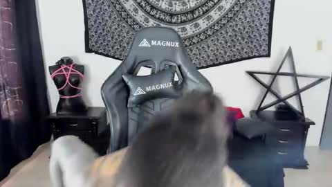 Snapshot of ink_u_buzz chatting on 6, 1, 2025 Dani online show from 6, 1, 2025