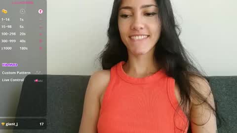 Laroa online show from 8, 11, 2025