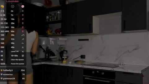 Snapshot of internetsexplorer chatting on 21, 12, 2024 Bernadette Join online show from 21, 12, 2024