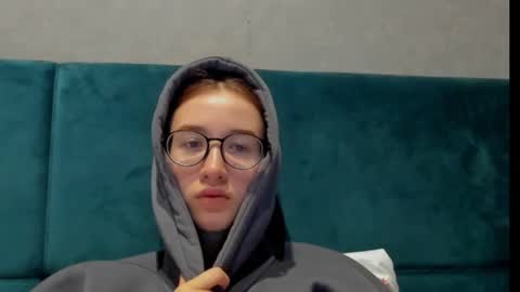 Snapshot of internetsexplorer chatting on 25, 11, 2025 Bernadette Join online show from 25, 11, 2025