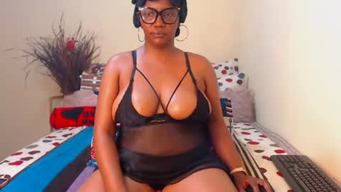 Snapshot of intimacysexy chatting on 1, 7, 2026 boniswa caroline online show from 1, 7, 2026