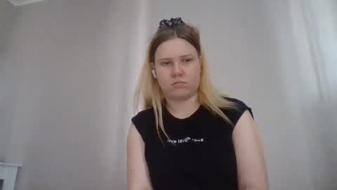 Snapshot of iolahollingshead chatting on 21, 6, 2026 Lola online show from 21, 6, 2026