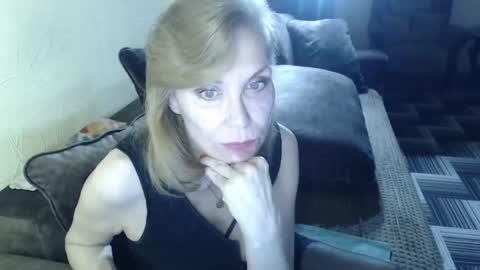 Snapshot of irenalegs chatting on 28, 4, 2026 irenalegs online show from 28, 4, 2026