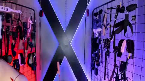 Snapshot of iris_cinthia_bdsm chatting on 5, 7, 2026 iris_cinthia_bdsm online show from 5, 7, 2026