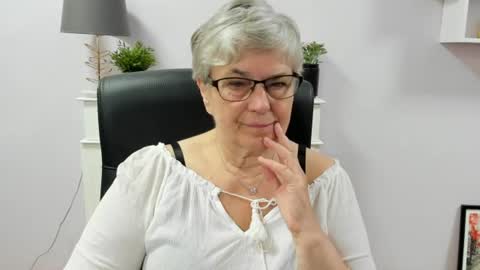Snapshot of iris_xdesire chatting on 18, 6, 2026 I R I S online show from 18, 6, 2026