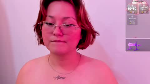 Snapshot of isa_grey_ chatting on 3, 10, 2025 Isa online show from 3, 10, 2025