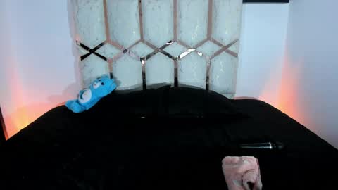 Snapshot of isa_klein chatting on 6, 6, 2026 isa_klein online show from 6, 6, 2026