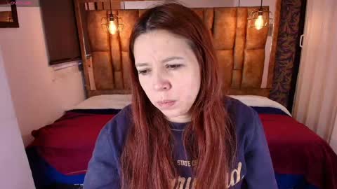Snapshot of isa_thompson__ chatting on 19, 4, 2026 I S A online show from 19, 4, 2026