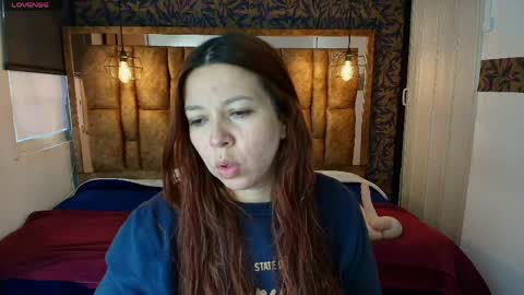Snapshot of isa_thompson__ chatting on 8, 5, 2026 I S A online show from 8, 5, 2026