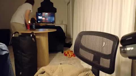 isaac online show from 20, 4, 2026