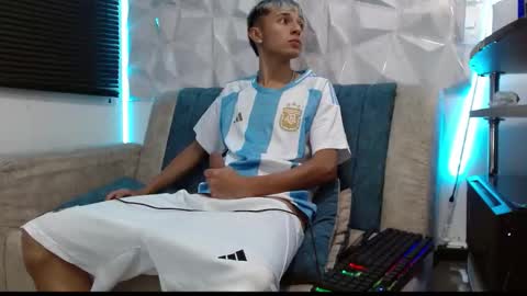 Isaac tan online show from 8, 9, 2025