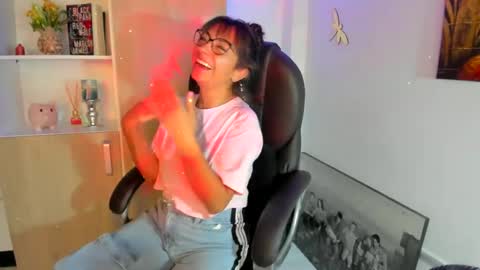 Snapshot of isabella22_1 chatting on 4, 3, 2025 Isabella22 1 online show from 4, 3, 2025