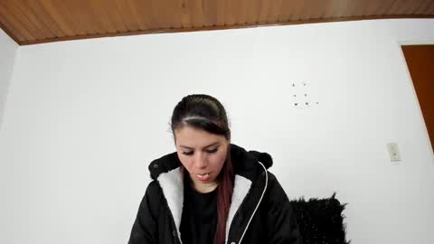 Snapshot of isabella_jaramillo chatting on 17, 10, 2025 isabella_jaramillo online show from 17, 10, 2025