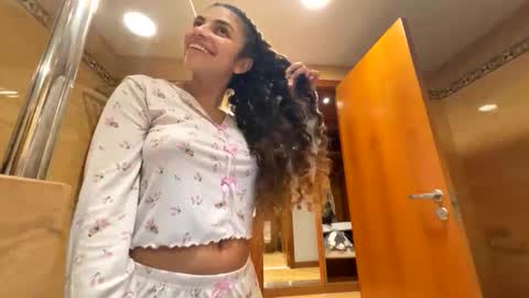 Isabella.. back again  online show from 19, 12, 2025