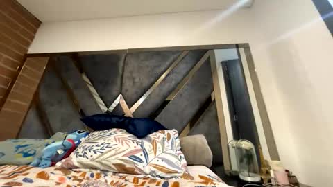 Isabella.. back again  online show from 13, 2, 2026