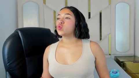isabellrodriguez18 online show from 24, 10, 2025