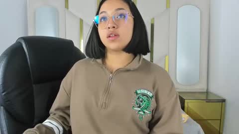 isabellrodriguez18 online show from 12, 11, 2025