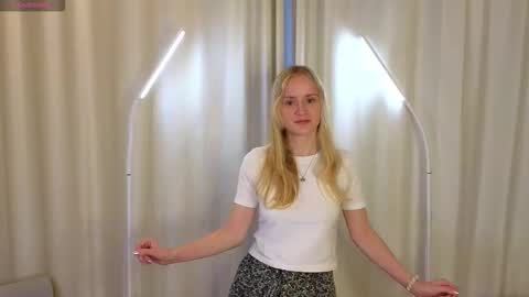 Snapshot of isauraluciano chatting on 1, 12, 2025 Olivia online show from 1, 12, 2025