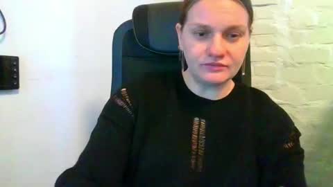 Snapshot of isingle_mom chatting on 19, 11, 2025 isingle_mom online show from 19, 11, 2025