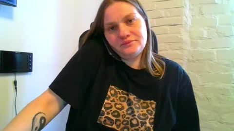 Snapshot of isingle_mom chatting on 3, 3, 2026 isingle_mom online show from 3, 3, 2026