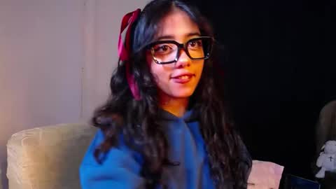 isis_valen online show from 24, 10, 2025