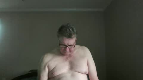 island625103 online show from 25, 10, 2025