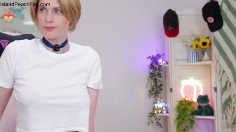 Snapshot of island_peach chatting on 5, 7, 2026 Lou Peaches online show from 5, 7, 2026