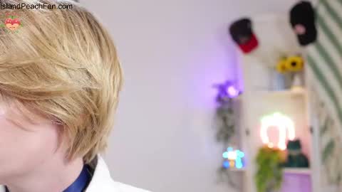 Snapshot of island_peach chatting on 16, 7, 2026 Lou Peaches online show from 16, 7, 2026