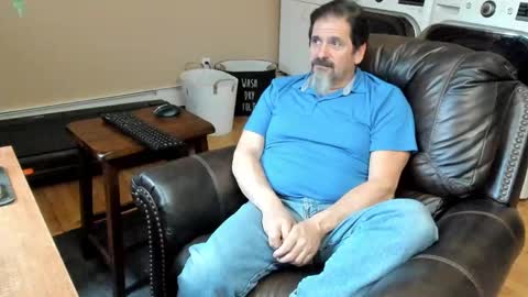 Snapshot of islandguy70 chatting on 22, 4, 2026 Jim online show from 22, 4, 2026