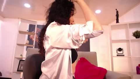 issa_milf online show from 28, 5, 2026