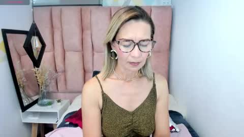 ISSA MILF online show from 14, 5, 2026