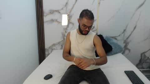 Issack online show from 19, 4, 2026