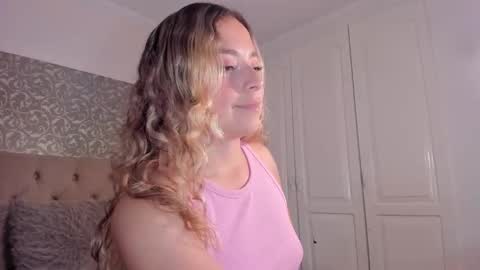 issadorajames online show from 19, 10, 2025