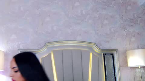 Issadorra online show from 16, 4, 2026