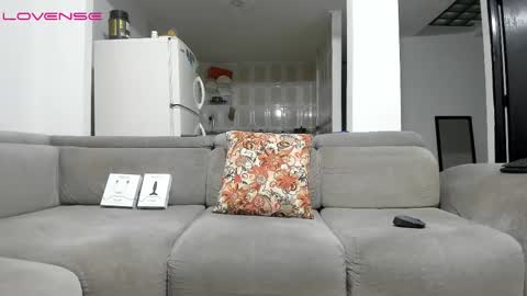 Snapshot of issalovexxx chatting on 9, 11, 2025 Isabella online show from 9, 11, 2025