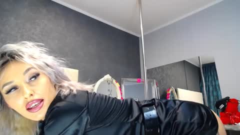 Snapshot of issasmyth chatting on 6, 12, 2024 IssaSmyth online show from 6, 12, 2024