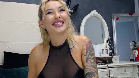 Snapshot of issasmyth chatting on 4, 10, 2025 IssaSmyth online show from 4, 10, 2025