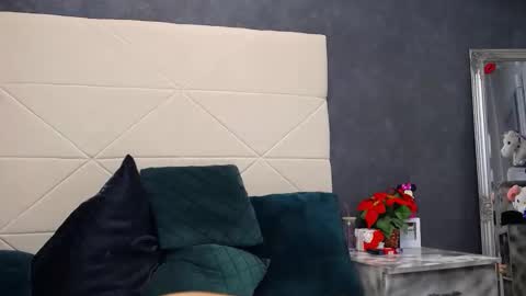 IssaSmyth online show from 8, 4, 2026